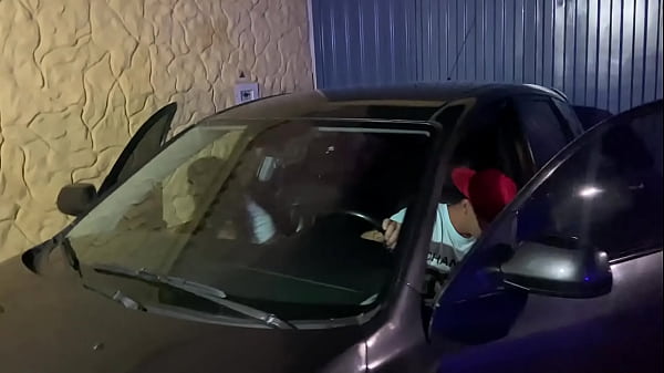 Mi hermanastra menor sufre una decepción amorosa y yo la consuelo con una rica cogida.